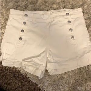 [American Eagle] White hi rise shorts